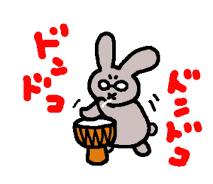 太鼓をならすうさぴこ